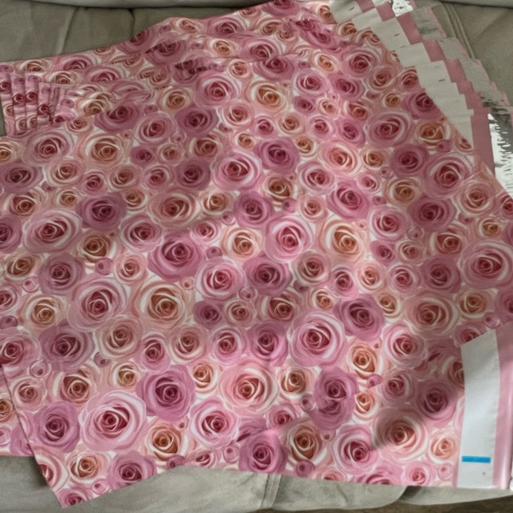 Poly Mailers 10 pack 14x17 Pink Roses - Picture 2 of 2